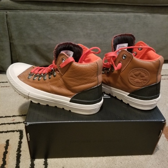 Converse - Picture 2 of 4